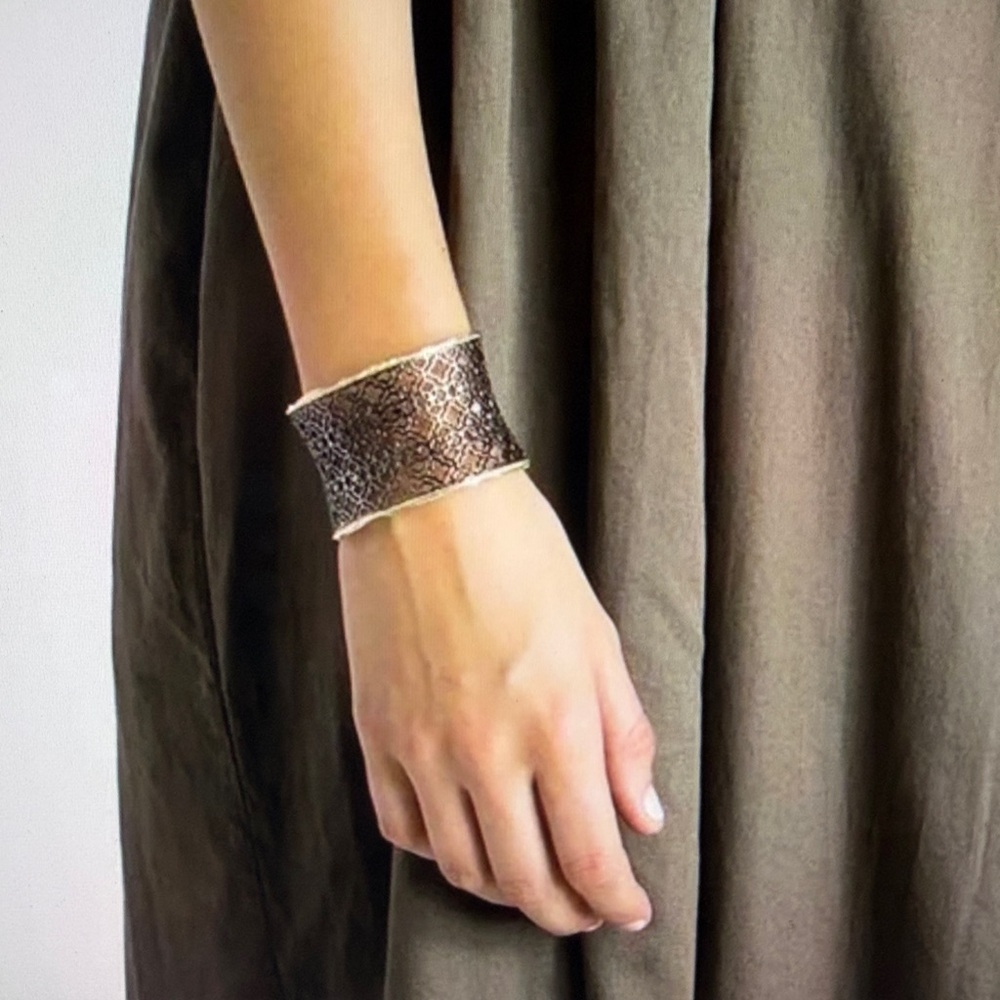 KENDRA SCOTT Cuff Bracelet - Gunmetal + Gold